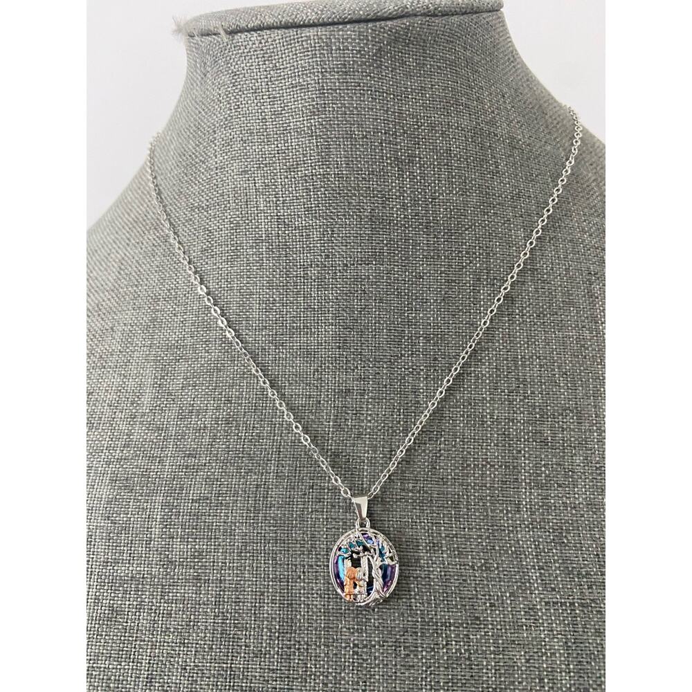 Silver tone sisters pendant necklace